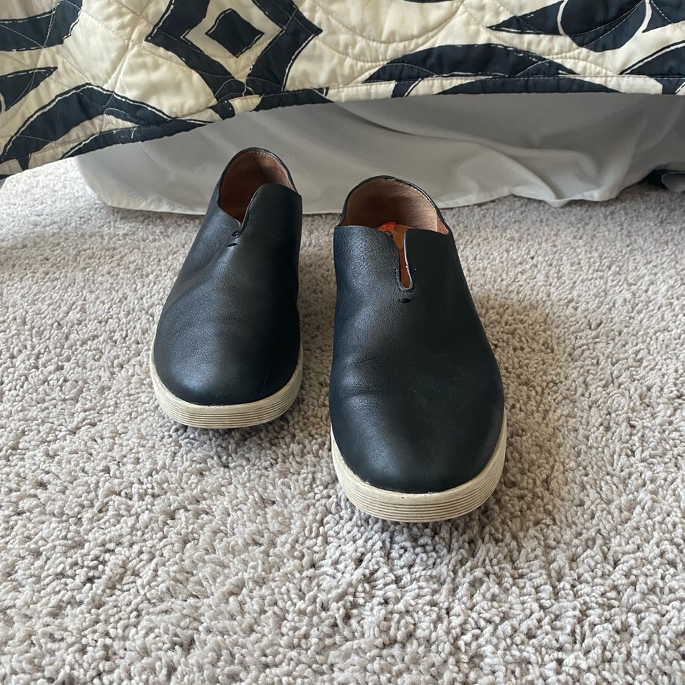 Gentle Souls Black Leather Halden Slip-on Sneakers